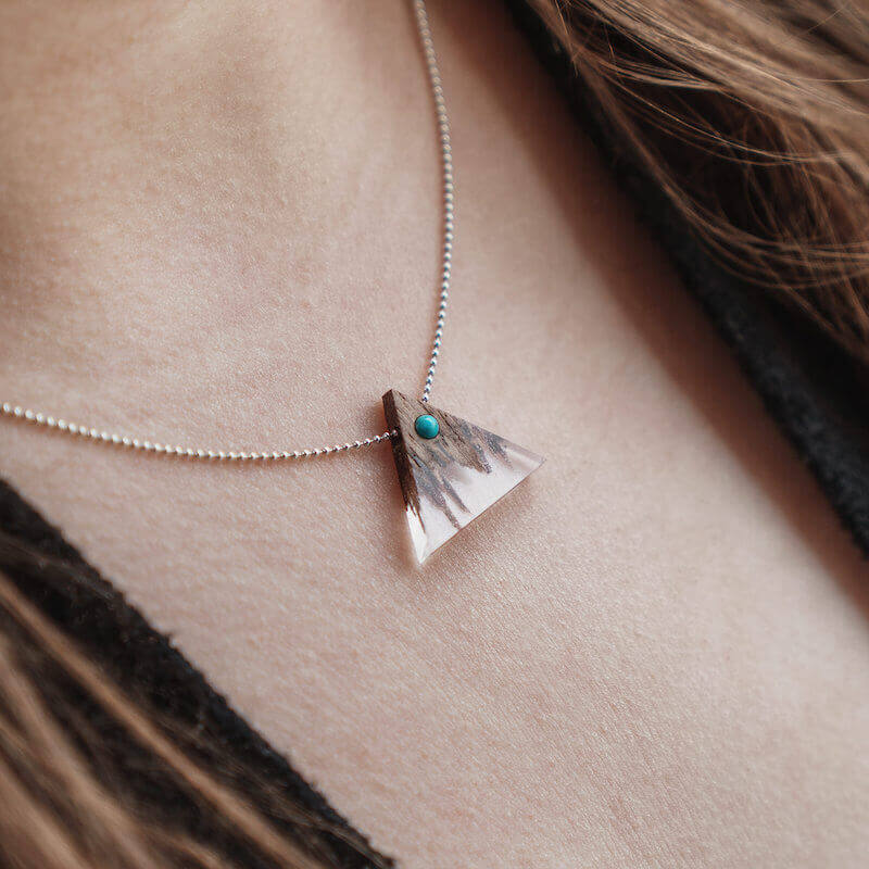 Wooden necklace – Horizons of Imagination – Triangle